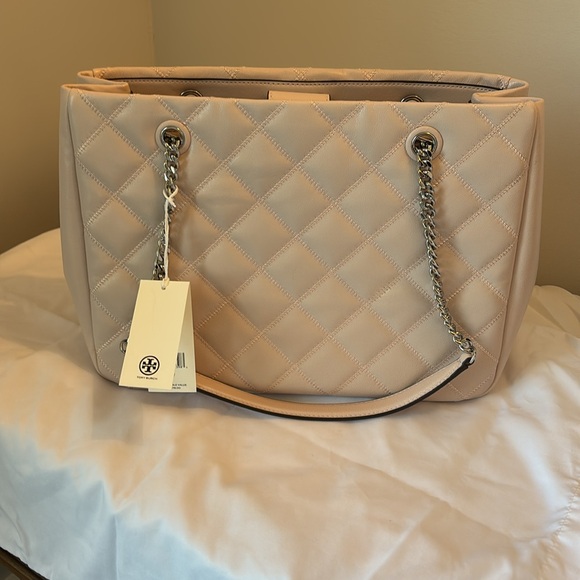 Tory Burch Willa Tote. New, never used with tags still on.  Light pink - Picture 5 of 8